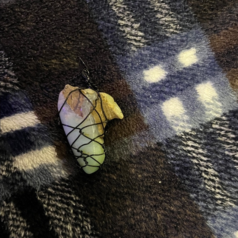 Elegant Wire-Wrapped Pendant Necklace